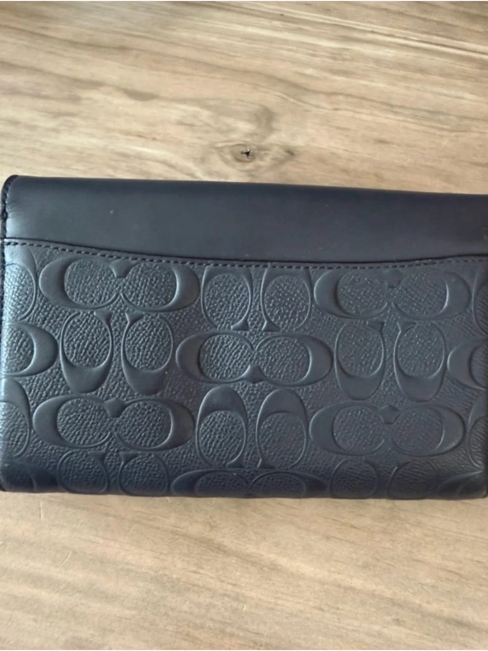 Classic Leather Turnlock Wallet Clutch in Black